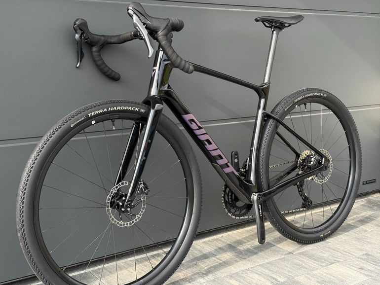 Used Giant Revolt Advanced 2 2025 2025 Road & Gravel, Black — image 3 of 13