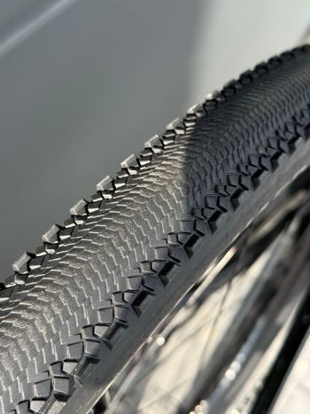 Used Giant Revolt Advanced 2 2025 2025 Road & Gravel, Black — image 11 of 13