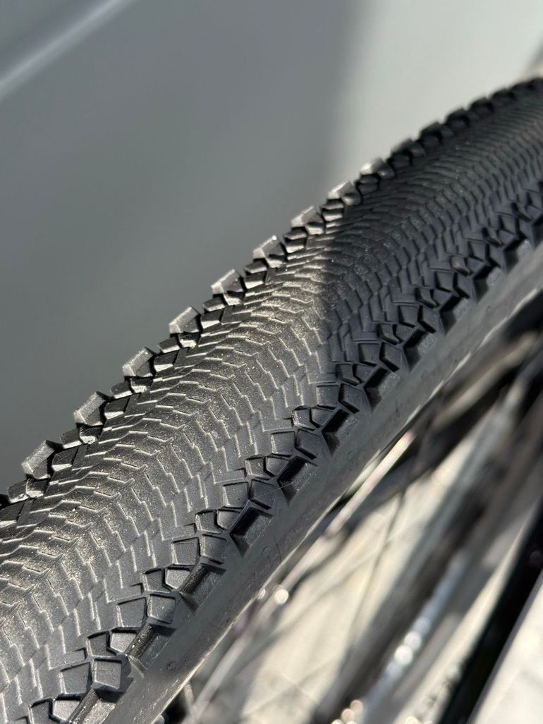 Used Giant Revolt Advanced 2 2025 2025 Road & Gravel, Black — image 11 of 13