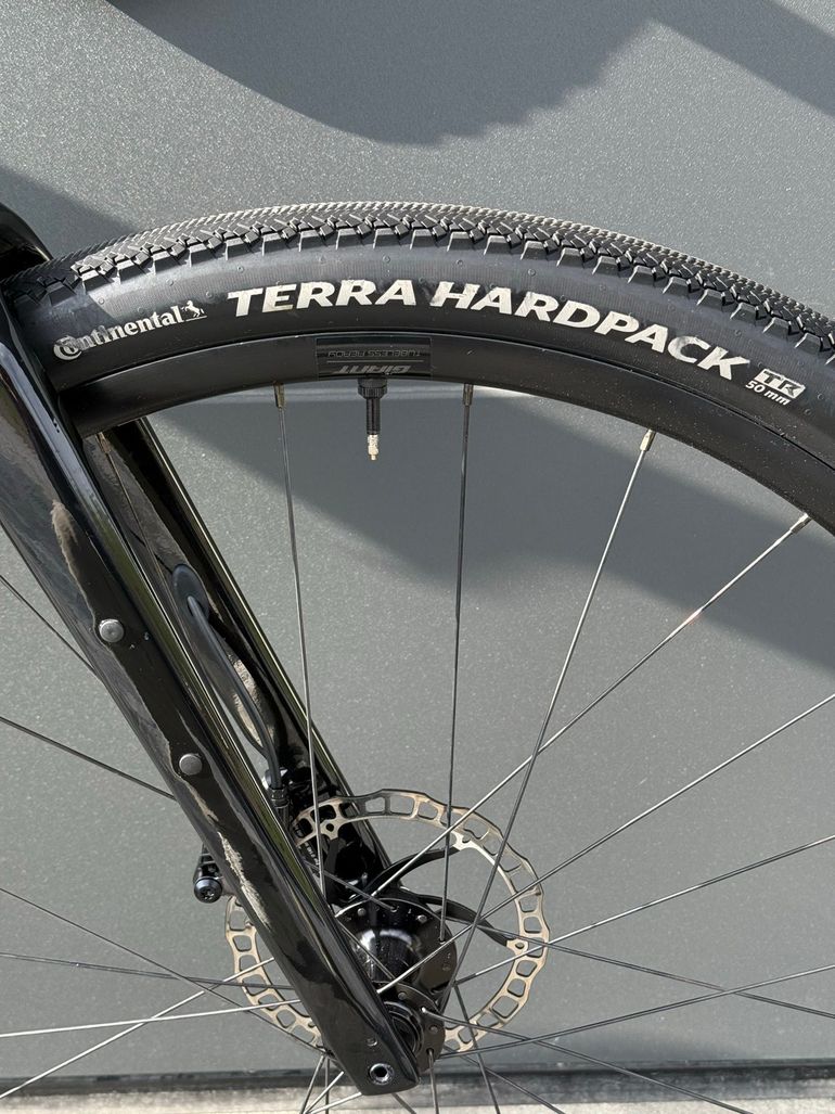 Used Giant Revolt Advanced 2 2025 2025 Road & Gravel, Black — image 9 of 13