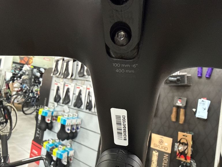 Używany Factor OSTRO VAM - SRAM Red w/ Power Meter 2024 2024 Road & Gravel — zdjęcie 13 z 15