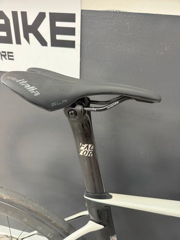Używany Factor OSTRO VAM - SRAM Red w/ Power Meter 2024 2024 Road & Gravel — zdjęcie 5 z 15