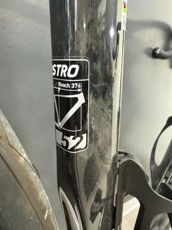 Używany Factor OSTRO VAM - SRAM Red w/ Power Meter 2024 2024 Road & Gravel — zdjęcie 9 z 15