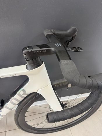 Używany Factor OSTRO VAM - SRAM Red w/ Power Meter 2024 2024 Road & Gravel — zdjęcie 6 z 15