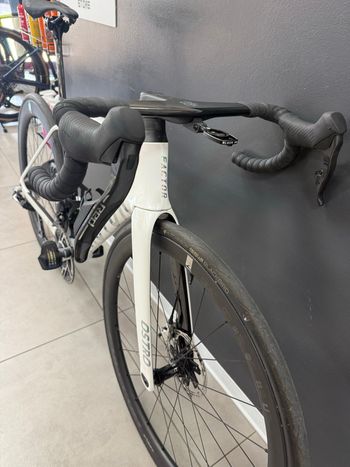 Używany Factor OSTRO VAM - SRAM Red w/ Power Meter 2024 2024 Road & Gravel — zdjęcie 3 z 15