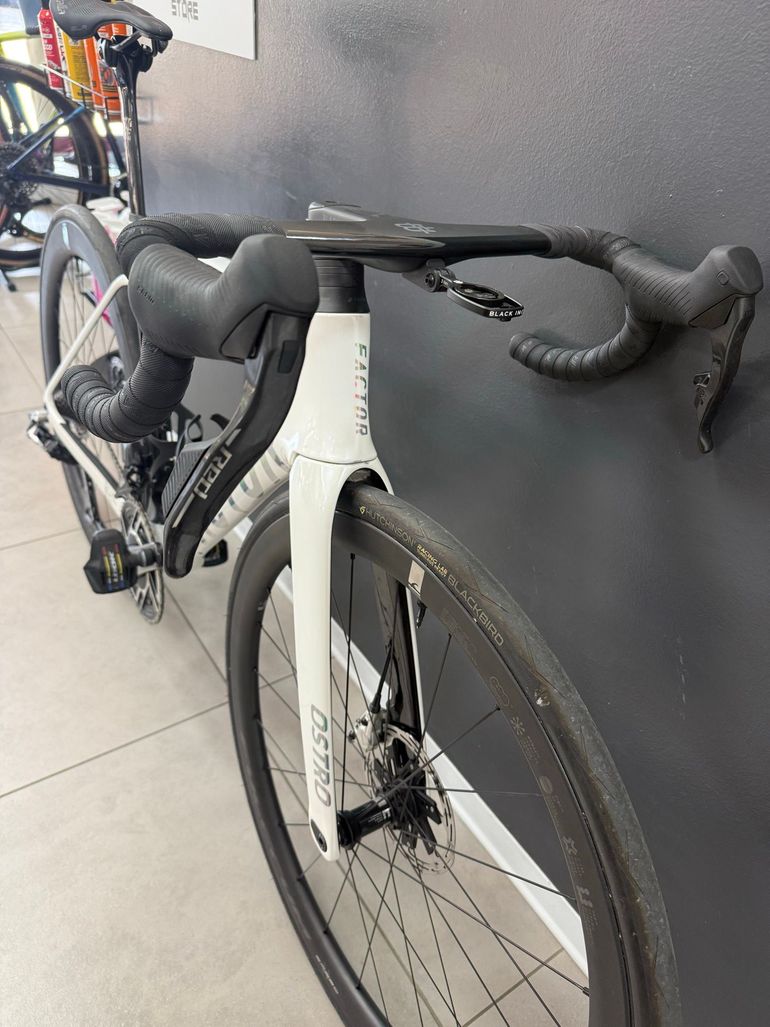 Używany Factor OSTRO VAM - SRAM Red w/ Power Meter 2024 2024 Road & Gravel — zdjęcie 3 z 15