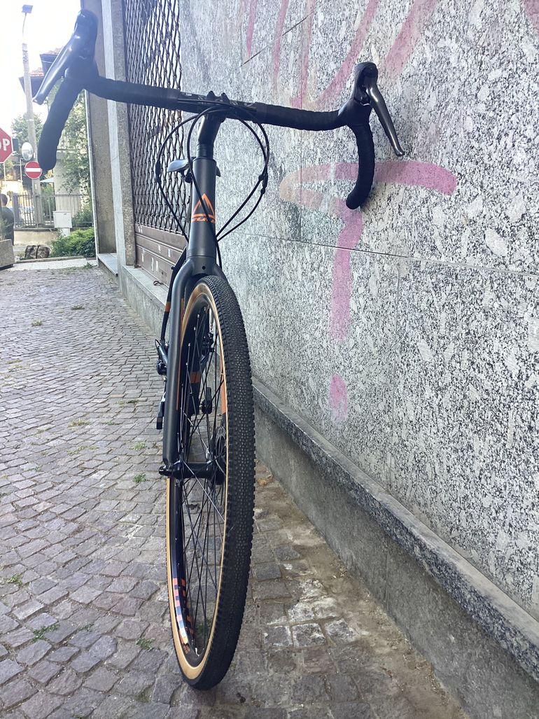 Używany Fuji Jari 2.5 2025 2025 Road & Gravel — zdjęcie 2 z 8