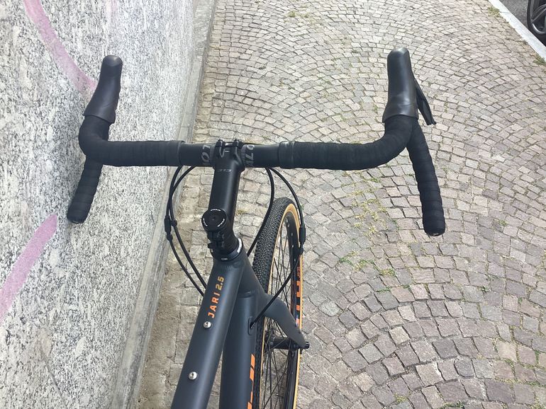 Używany Fuji Jari 2.5 2025 2025 Road & Gravel — zdjęcie 6 z 8