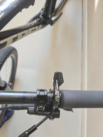 Used Trek Supercaliber 9.6 2022 2022 Mountainbike, Black — image 9 of 12