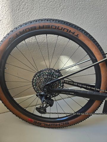 Used Trek Supercaliber 9.6 2022 2022 Mountainbike, Black — image 4 of 12