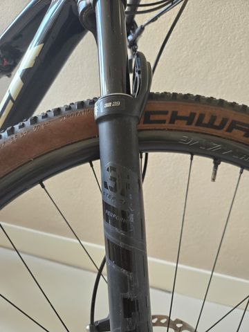 Used Trek Supercaliber 9.6 2022 2022 Mountainbike, Black — image 6 of 12