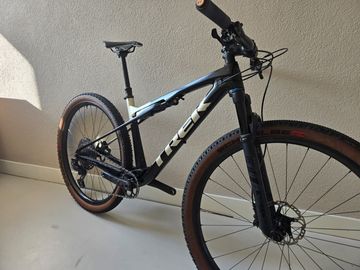 Used Trek Supercaliber 9.6 2022 2022 Mountainbike, Black — image 1 of 12