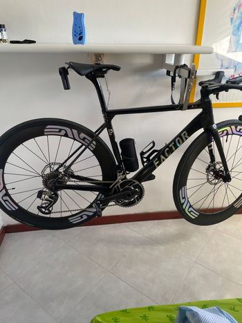 Używany Factor O2 VAM SRAM RED eTap AXS 2023 2023 Road & Gravel