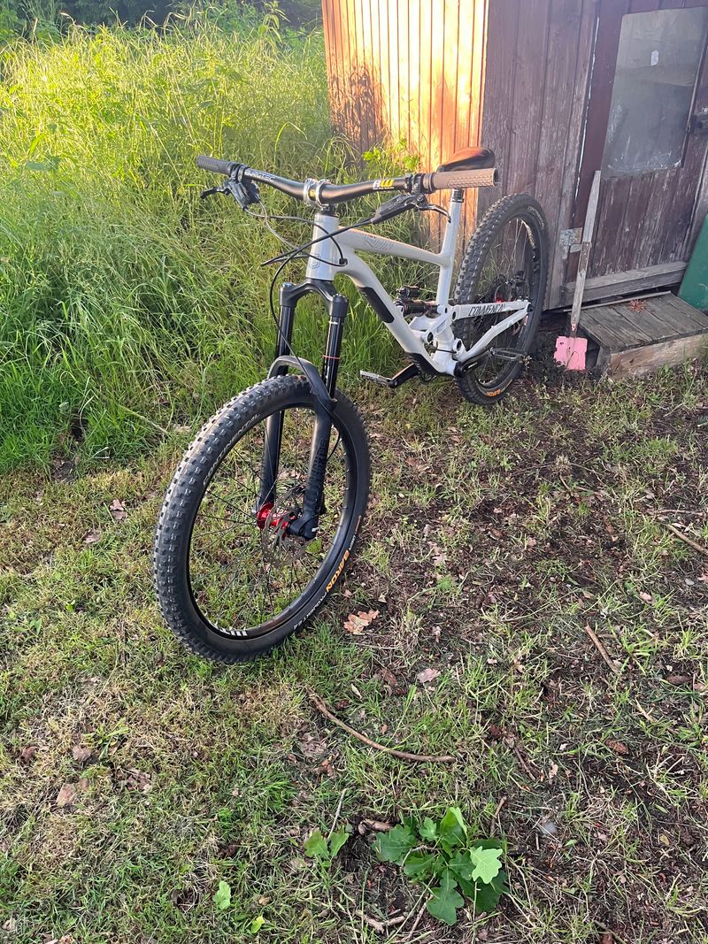 Used Commencal CLASH ORIGIN 2020 2020 Mountainbike, White, 27.5 — image 3 of 5