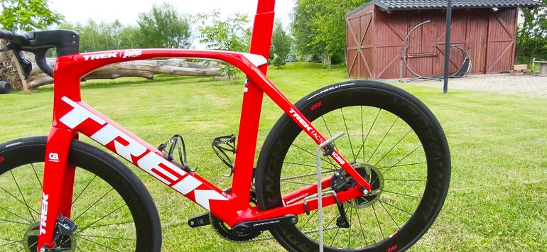 Used Trek Madone SLR 8 Disc 2019 2019 Road & Gravel, Red — image 9 of 10