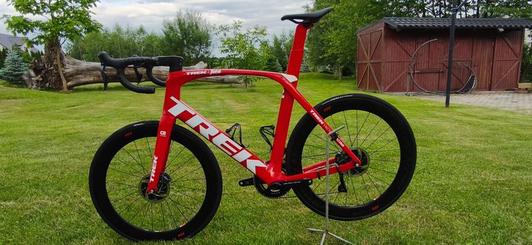Used Trek Madone SLR 8 Disc 2019 2019 Road & Gravel, Red — image 7 of 10