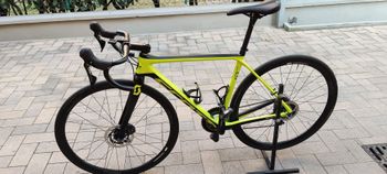 Używany Scott Addict 20 disc 2020 2020 Road & Gravel — zdjęcie 2 z 7