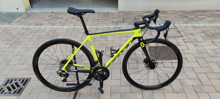 Używany Scott Addict 20 disc 2020 2020 Road & Gravel — zdjęcie 1 z 7