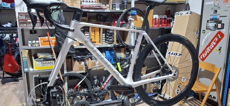 Used Orbea Orca M20i TEAM ED PWR 2026 2026 Road & Gravel, White — image 2 of 3