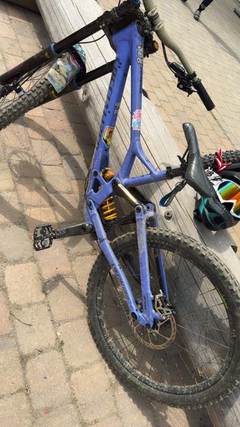 Używany Specialized Demo Race 2025 2025 Mountainbike — zdjęcie 2 z 4
