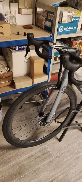 Used Scott Addict 10 2022 2022 Road & Gravel, Light Gray — image 7 of 11