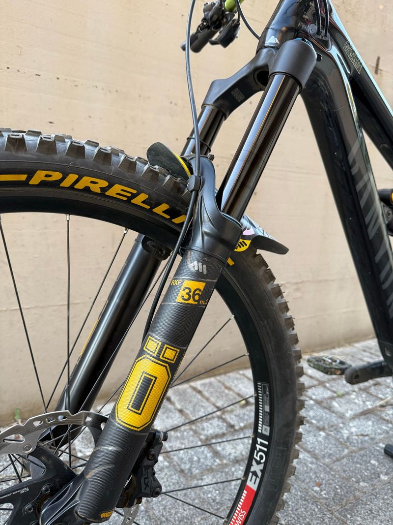 Canyon Spectral 29 CF 7 2023 2023 Mountainbike usato, Nero — immagine 4 di 8