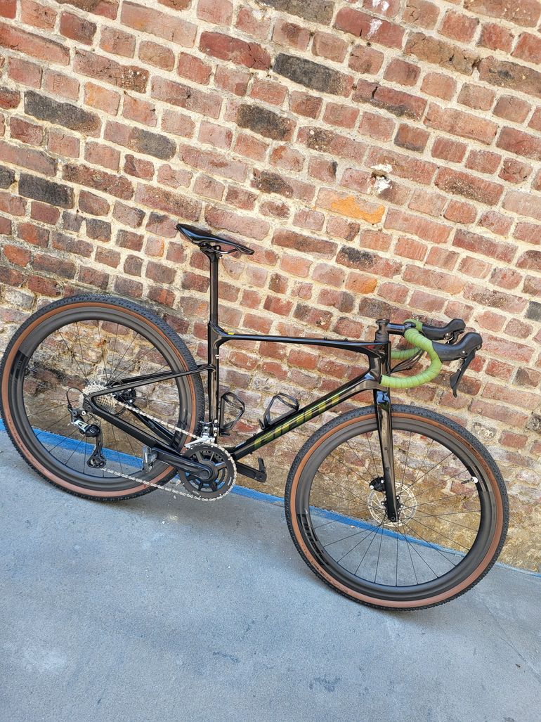 Używany Giant Revolt Advanced 2 2022 2022 Road & Gravel — zdjęcie 1 z 3