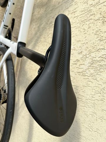 Used Specialized Roubaix SL8 Comp 2025 2025 Road & Gravel, White — image 8 of 9