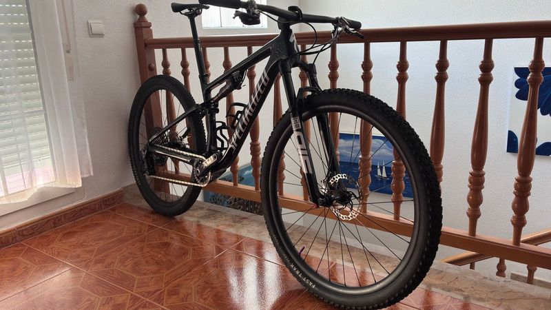 Used Specialized Epic EVO Pro LTD 2023 2023 Mountainbike, Black, 29 — image 2 of 11