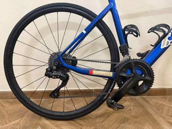 Używany Cinelli SUPERSTAR - 105 DISC DI2 2025 2025 Road & Gravel — zdjęcie 6 z 9