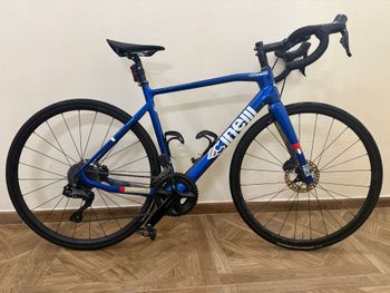 Używany Cinelli SUPERSTAR - 105 DISC DI2 2025 2025 Road & Gravel — zdjęcie 2 z 9