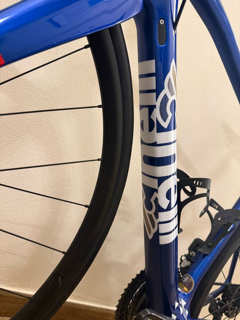 Używany Cinelli SUPERSTAR - 105 DISC DI2 2025 2025 Road & Gravel — zdjęcie 3 z 9