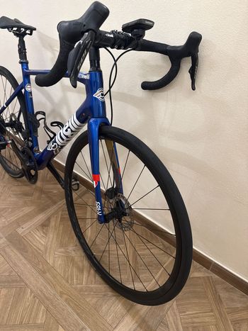 Używany Cinelli SUPERSTAR - 105 DISC DI2 2025 2025 Road & Gravel — zdjęcie 5 z 9