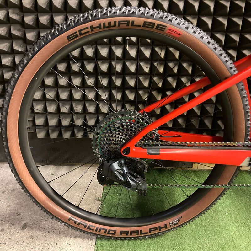 Used BMC Fourstroke 01 ONE 2021 2021 Mountainbike, Red, 29 — image 9 of 17
