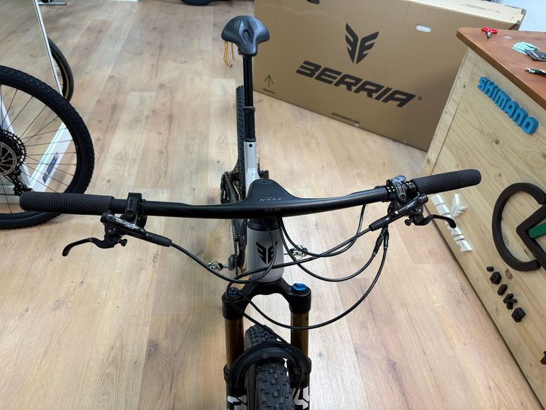 Brugt Berria FS MAKO BR 4G EVO - RS FOX FACTORY 2026 2026 Mountainbike — billede 2 af 6