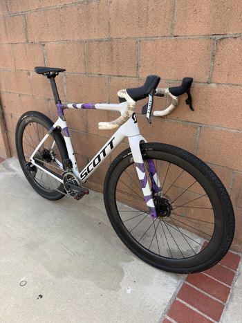 Used Scott Addict Gravel RC 2024 2024 Road & Gravel, White — image 3 of 14