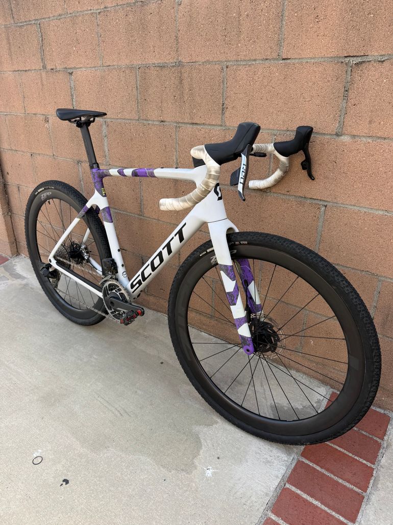 Used Scott Addict Gravel RC 2024 2024 Road & Gravel, White — image 3 of 14