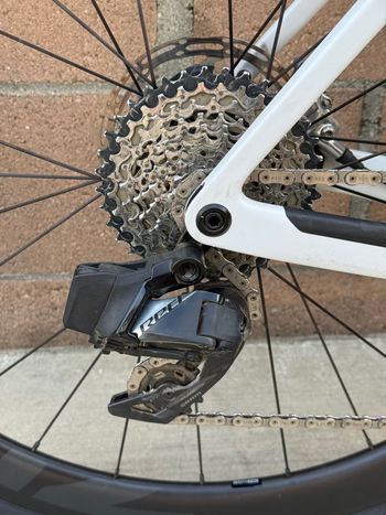 Used Scott Addict Gravel RC 2024 2024 Road & Gravel, White — image 8 of 14