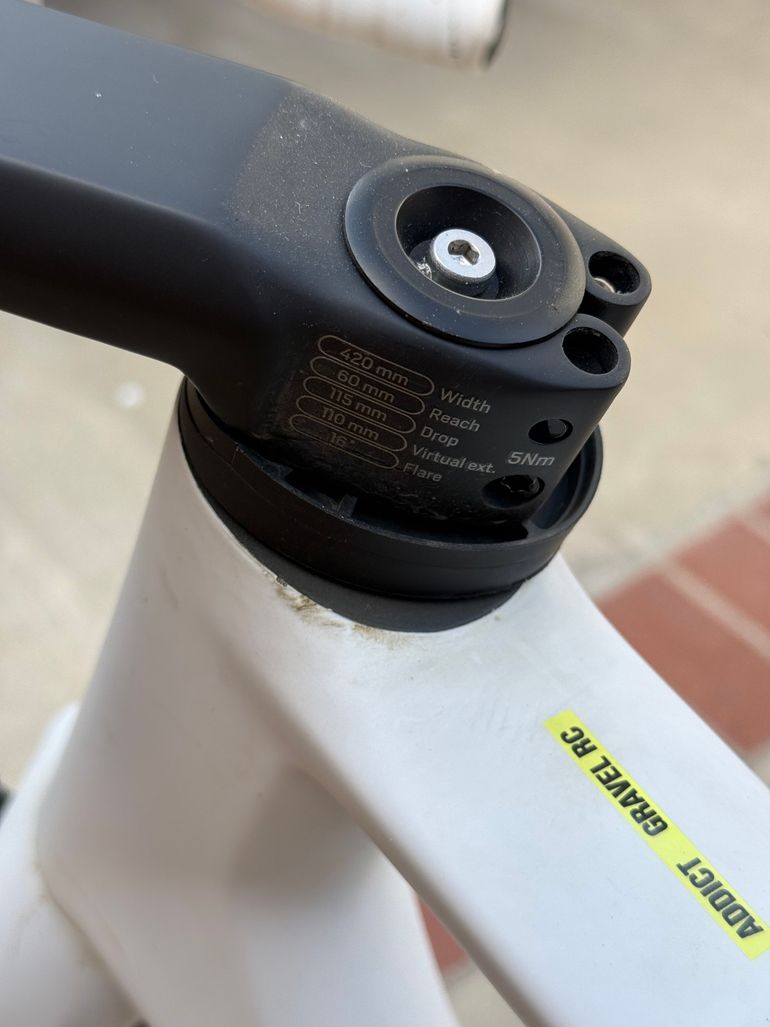 Used Scott Addict Gravel RC 2024 2024 Road & Gravel, White — image 6 of 14