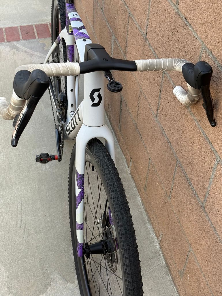 Used Scott Addict Gravel RC 2024 2024 Road & Gravel, White — image 4 of 14
