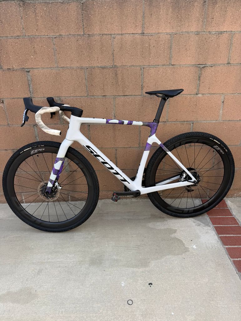 Used Scott Addict Gravel RC 2024 2024 Road & Gravel, White — image 2 of 14
