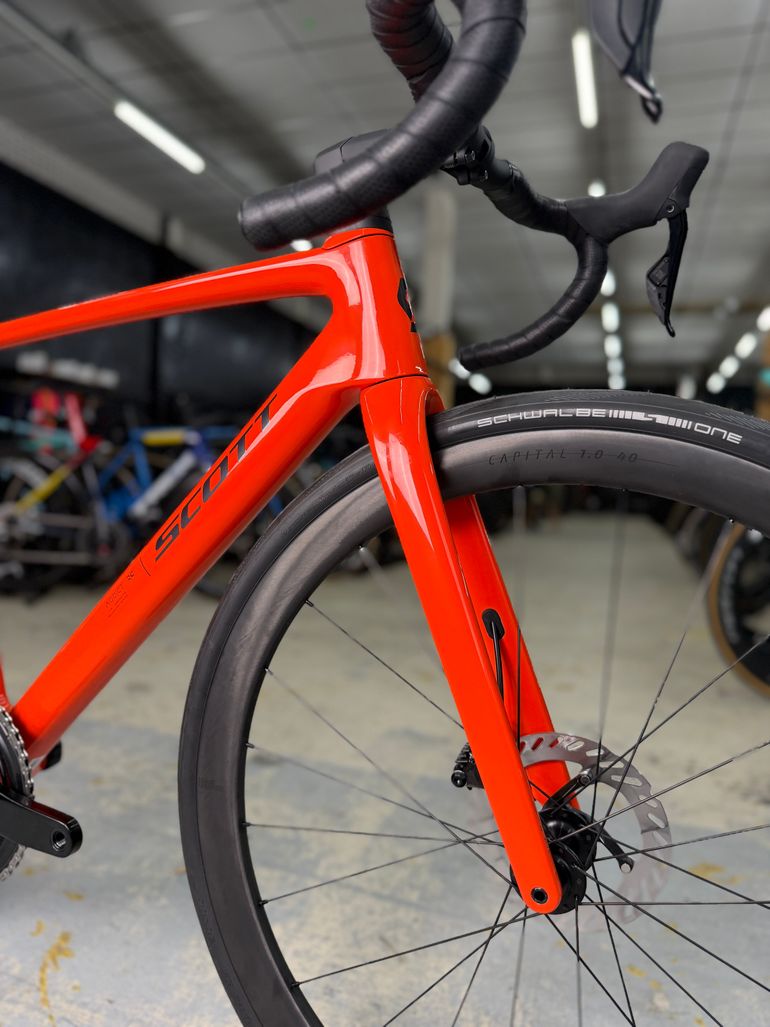 Używany Scott Addict RC30 Di2 Carbon 2025 Road & Gravel — zdjęcie 3 z 10