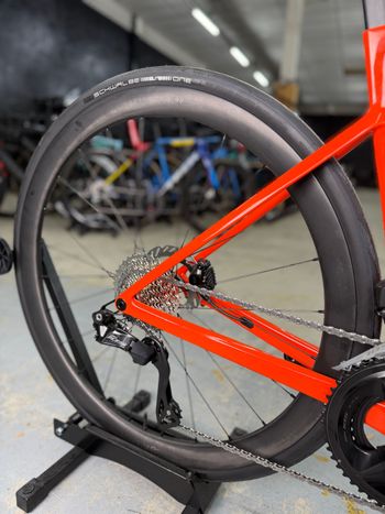 Używany Scott Addict RC30 Di2 Carbon 2025 Road & Gravel — zdjęcie 5 z 10