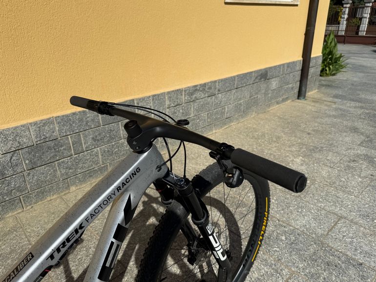 Używany Trek Supercaliber SLR 9.9 X0 AXS Gen 2 2024 2024 Mountainbike — zdjęcie 4 z 5