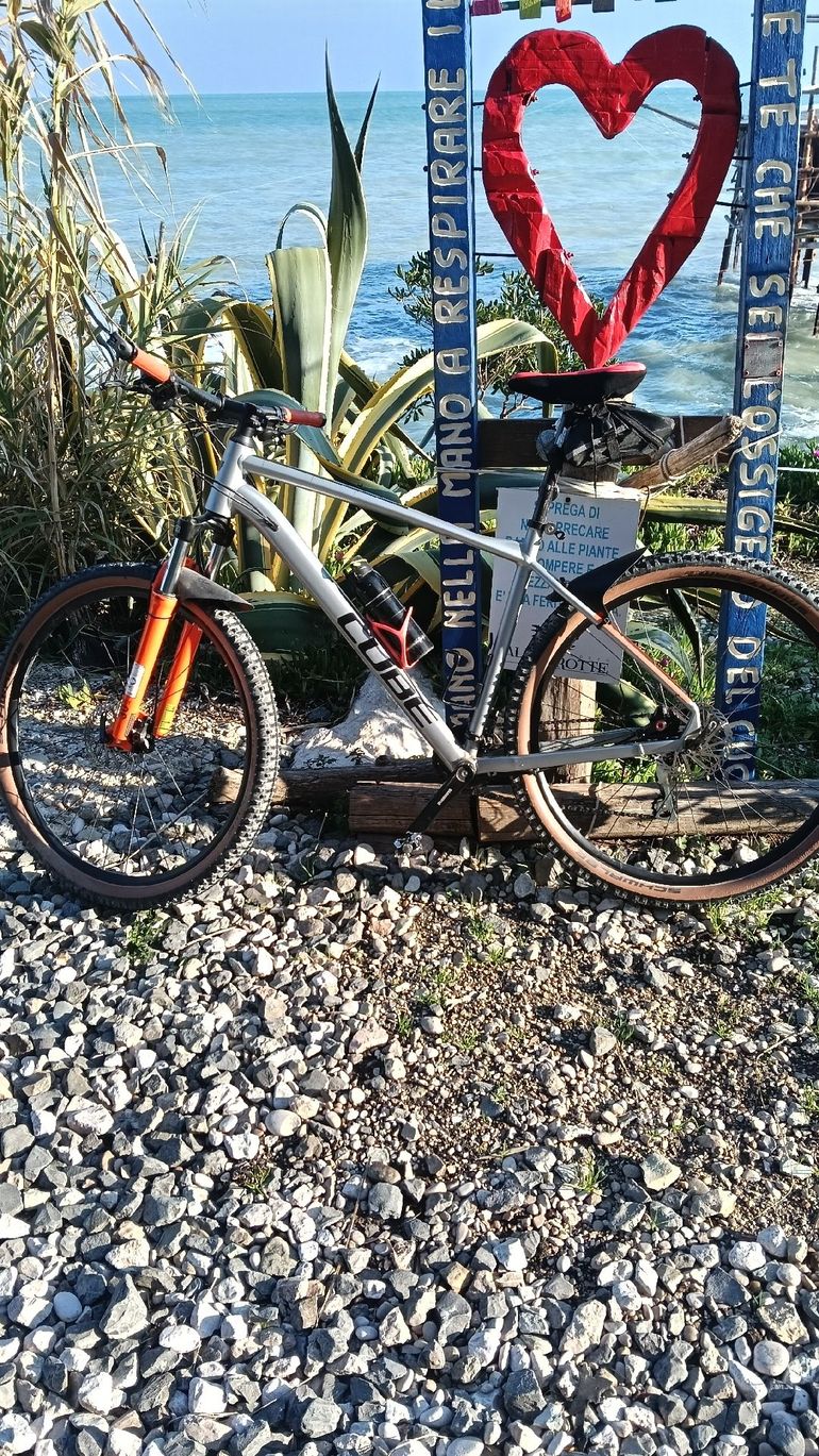 Used CUBE Aim Shimano Acera 2022 Mountainbike, Light Gray — image 3 of 3
