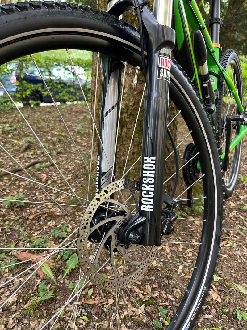Specialized Rockhopper Shimano Acera 2016 Mountainbike usato, Verde — immagine 7 di 8