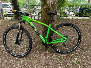 Specialized Rockhopper Shimano Acera 2016 Mountainbike usato, Verde — immagine 2 di 8