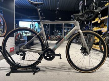 Used BMC Teammachine SLR01 FOUR 2023 2023 Road & Gravel, Light Gray — image 4 of 9