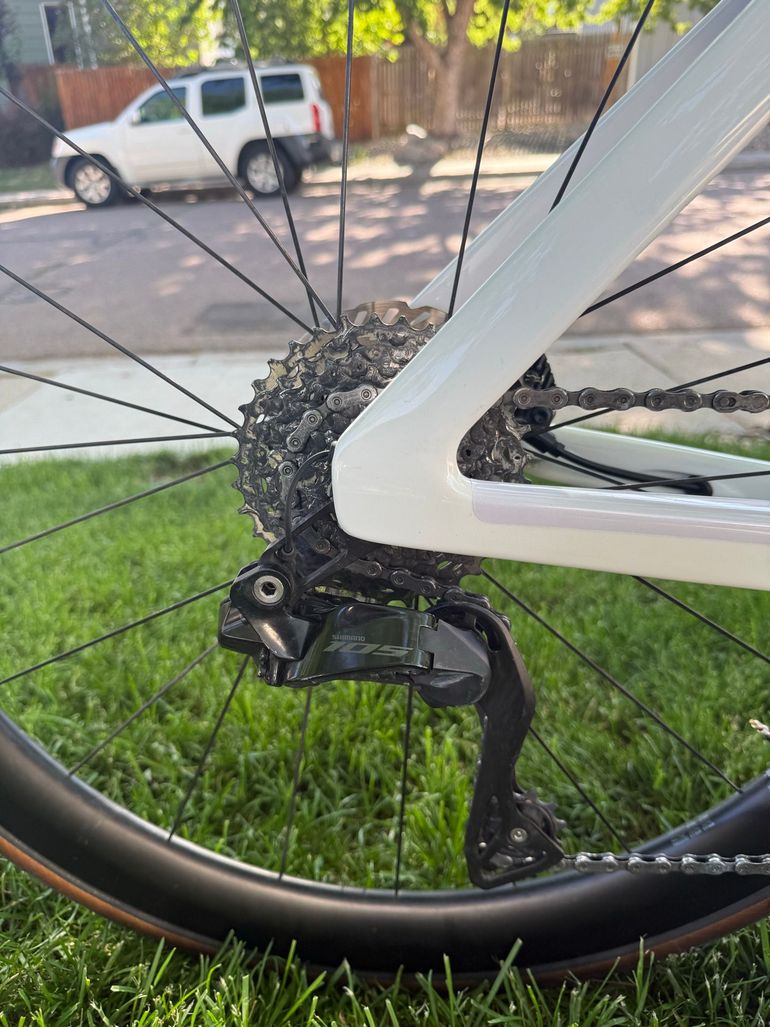 Used Canyon Aeroad CF SLX 7 Di2 2025 2025 Road & Gravel, White — image 5 of 14