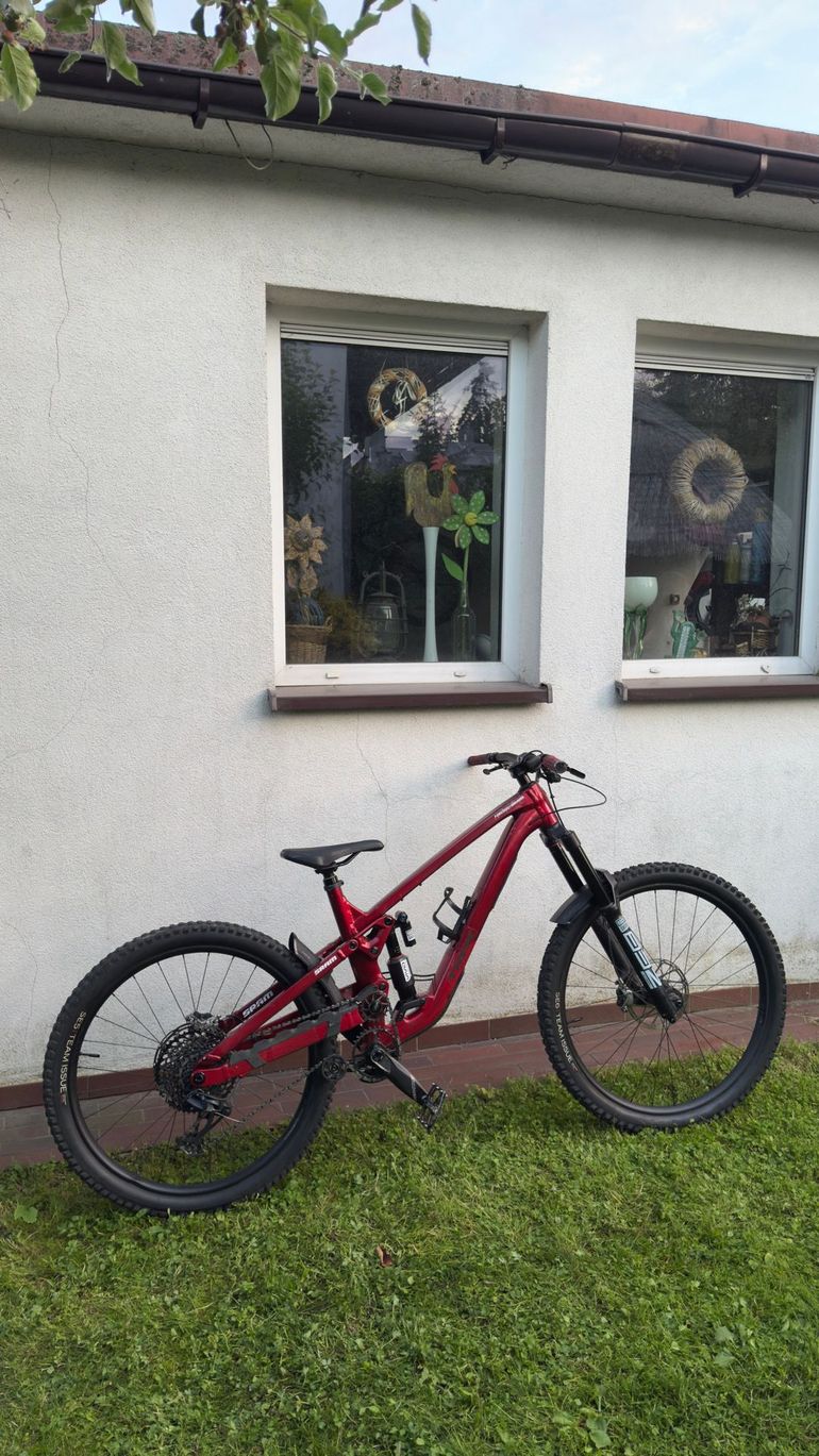 Used Trek Slash SRAM GX Eagle 2024 Mountainbike, Red — image 1 of 4